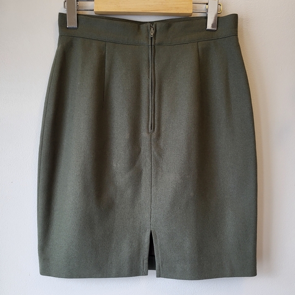 United Colors of Beneton Olive Green Mini Skirt Size Small - Picture 2 of 10
